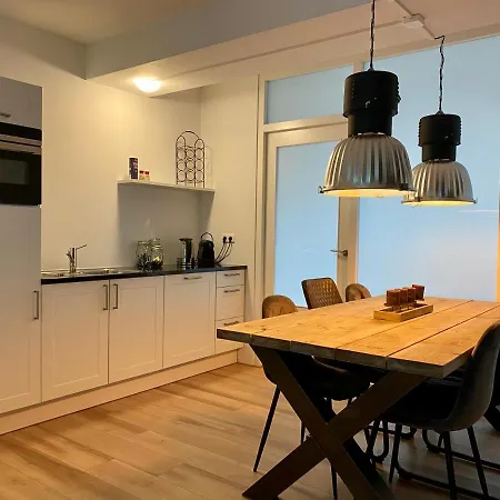 Het Hoekje - 2 Bedroom Family Friendly City Home-3